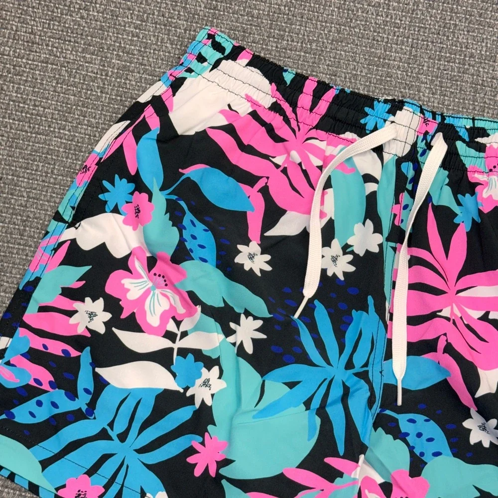 Chubbies The Juices 5.5 Classic Swim Trunks Mens Medium Black Floral 109222-013